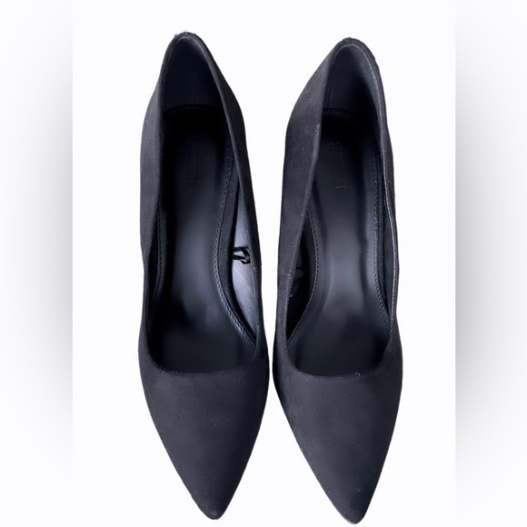 Forever 21, 7 US, black, classy, pointy toe heels, faux suede, NEW, never worn - Picture 3 of 3